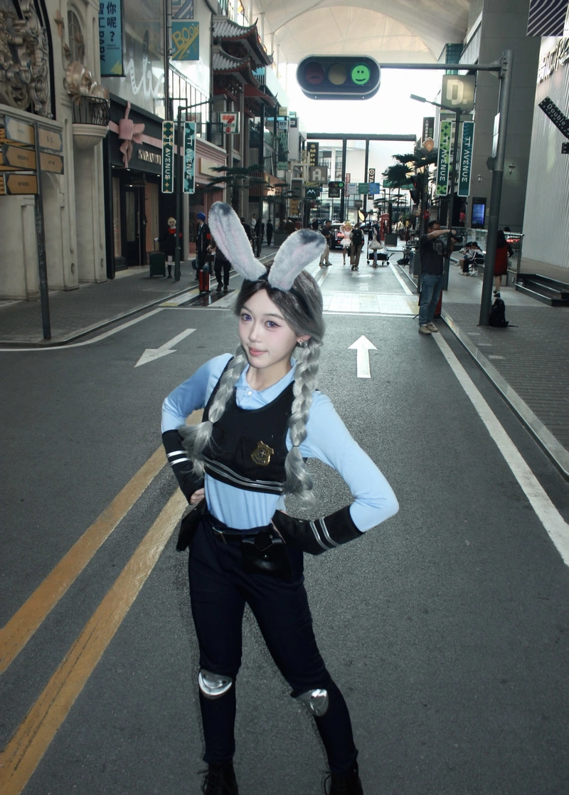 Hình bộ đồ thỏ cosplay với chi tiết rõ ràng mềm mại
