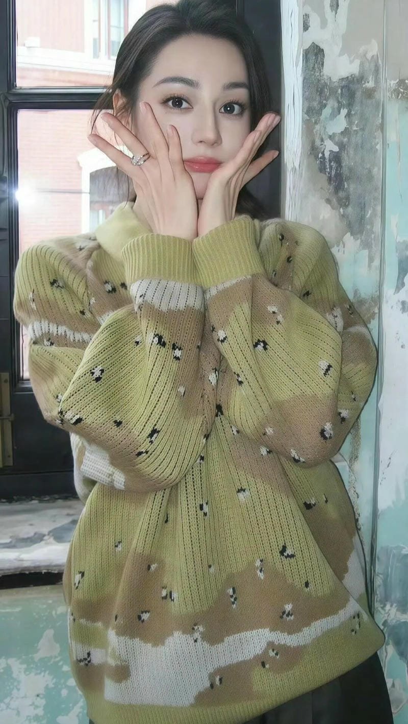 Hình cô gái 2k dáng vẻ tự nhiên