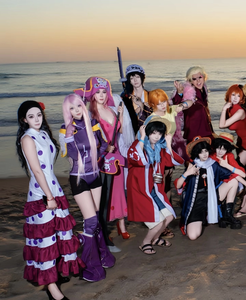 Hình cosplay One Piece tạo dáng chất