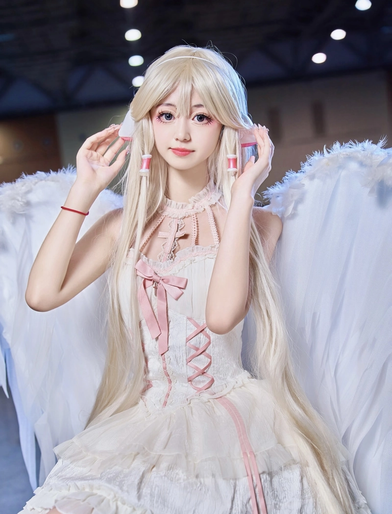 Hình cosplay thiên thần phong cách trong trẻo sáng