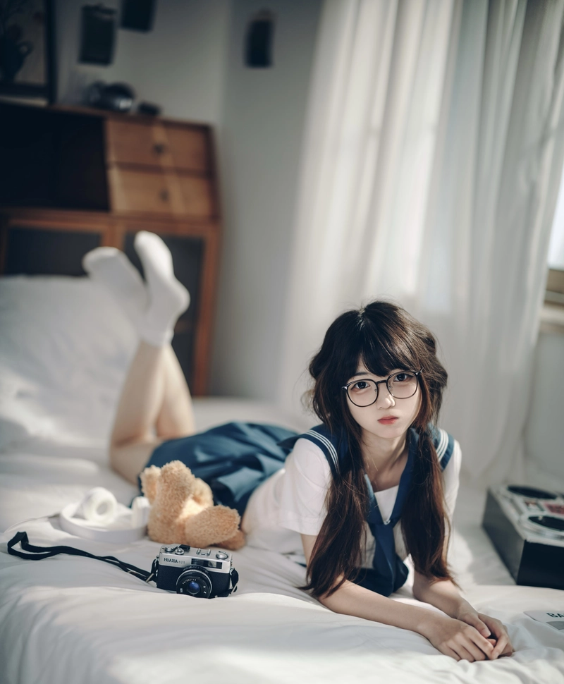 Hình dáng đứng cosplay nữ sinh thể hiện nét tự nhiên