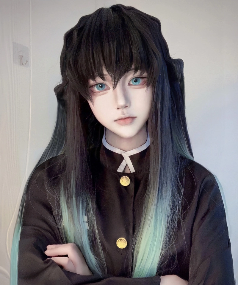 Hình dáng đứng vững hà trụ cosplay với cử chỉ dứt khoát