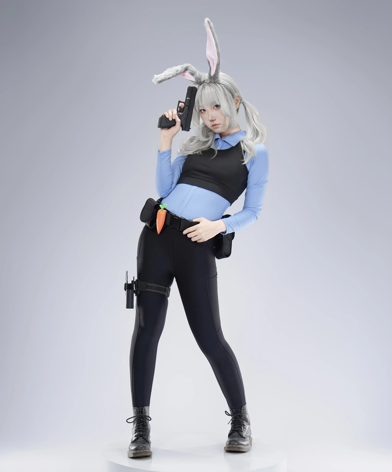 Hình góc chụp gần thỏ cosplay làm rõ từng chi tiết