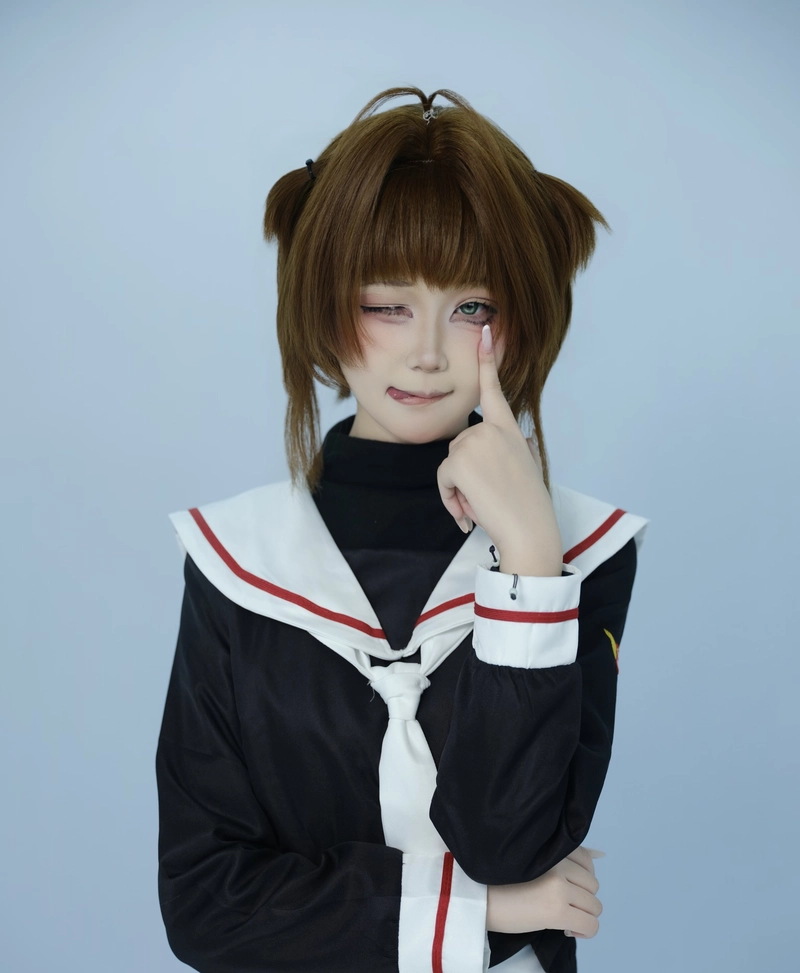 Hình gương mặt cosplay nữ sinh với biểu cảm nhẹ nhàng