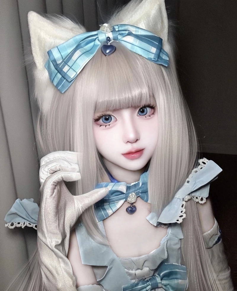 Hình gương mặt trang điểm mèo cosplay với nét đáng yêu