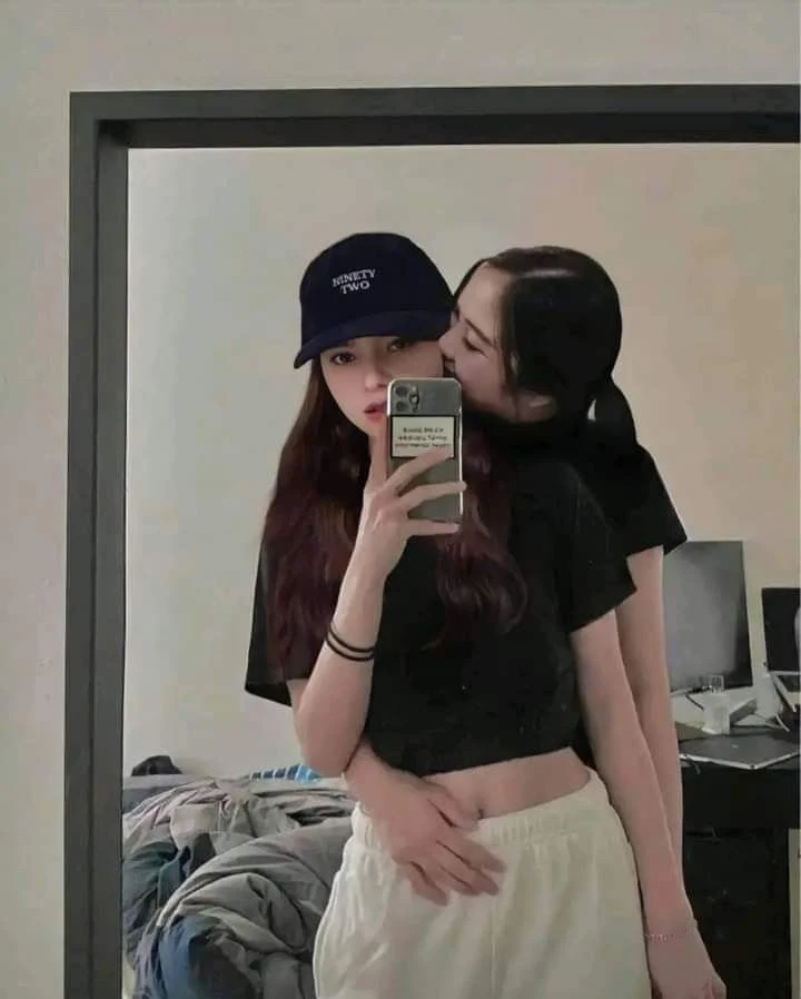 Hình les nóng bỏng cuốn hút