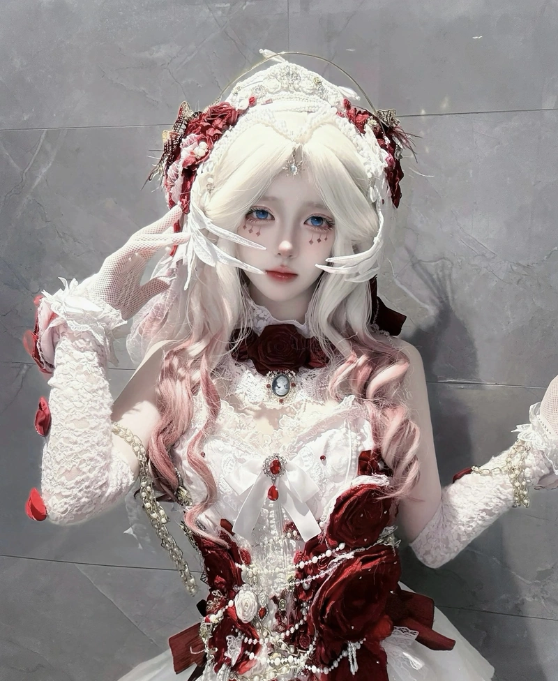 Hình mái tóc dài cổ trang cosplay nổi bật nền đơn giản