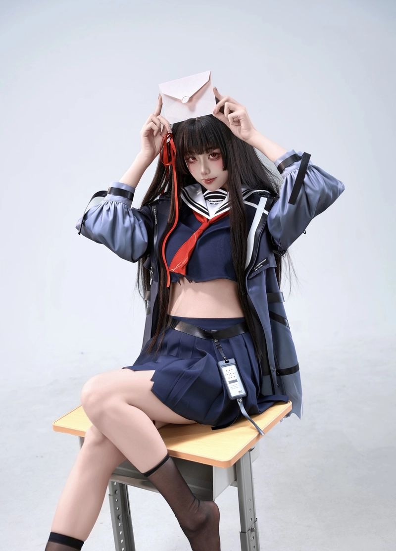 Hình mái tóc dài cosplay nữ sinh với ánh sáng nhẹ