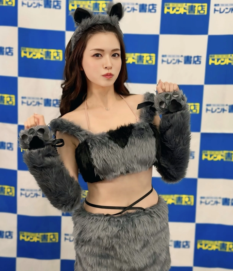 Hình mary tachibana mặc bikini lông lá