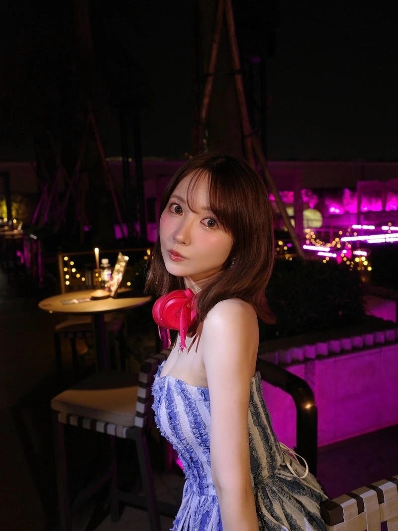 Hình nền Yua Mikami sexy nóng bỏng với ánh nhìn cuốn hút