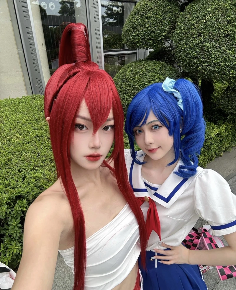 Hình nhân vật nữ tóc đỏ cosplay Erza