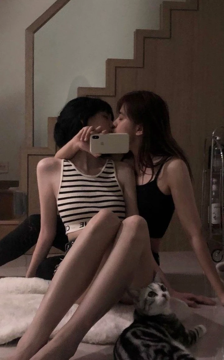 Hình nóng les gợi cảm mê hoặc