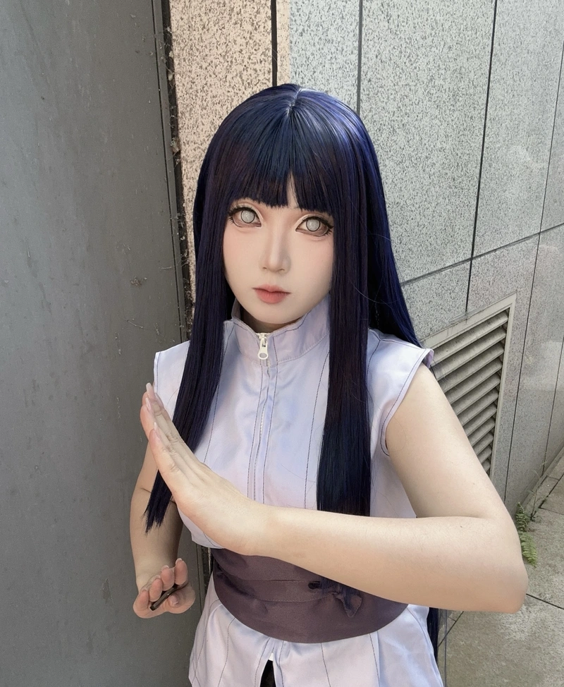 Hình nữ ninja nhẹ nhàng mang cosplay Hinata
