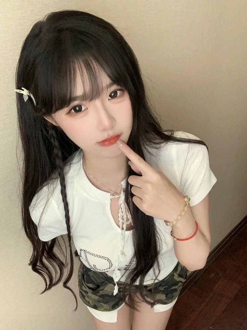 Hình nữ sinh gen Z 2k2