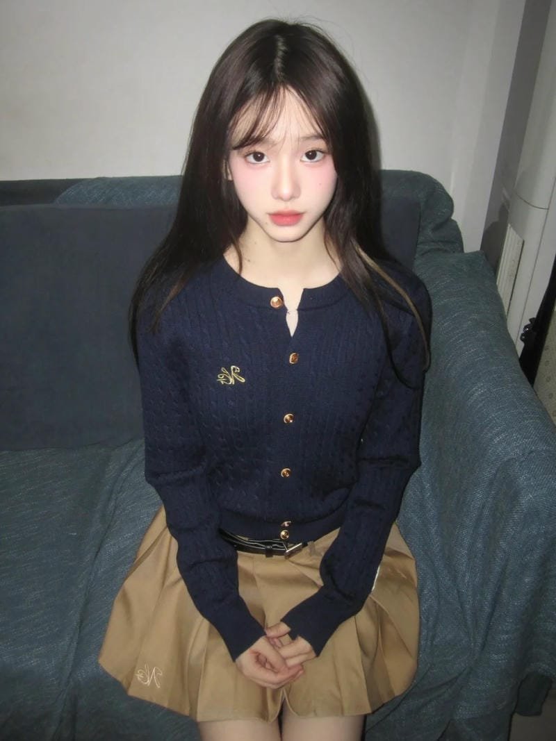 Hình nữ trẻ hình thái tự nhiên