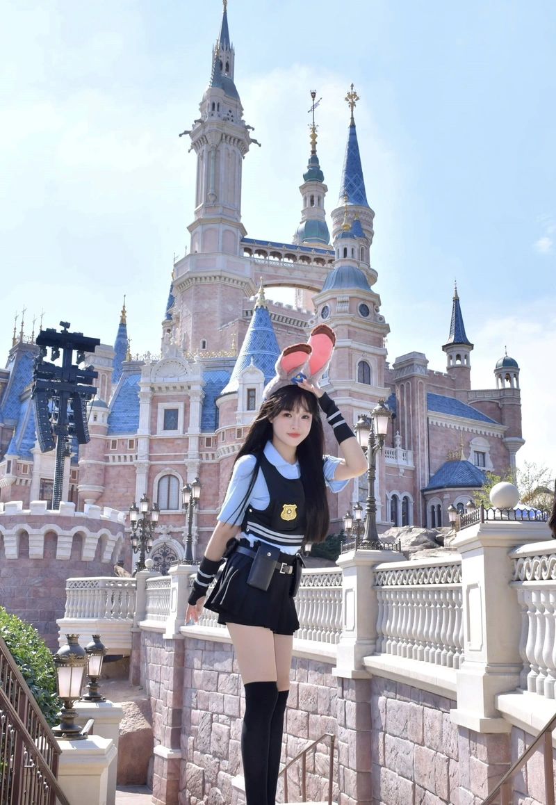 Hình phụ kiện tai thỏ cosplay nổi bật trên mái tóc