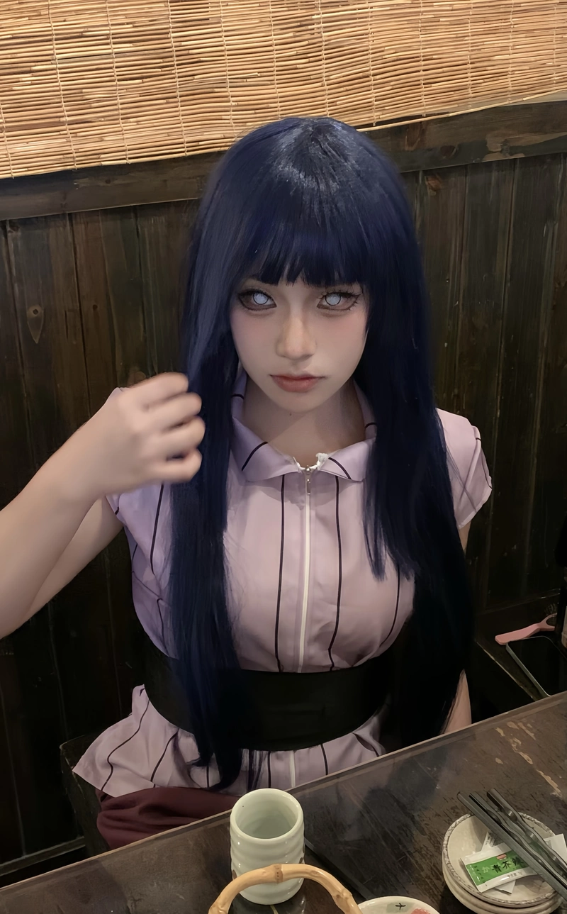Hình tạo dáng nhẹ dịu cùng cosplay Hinata
