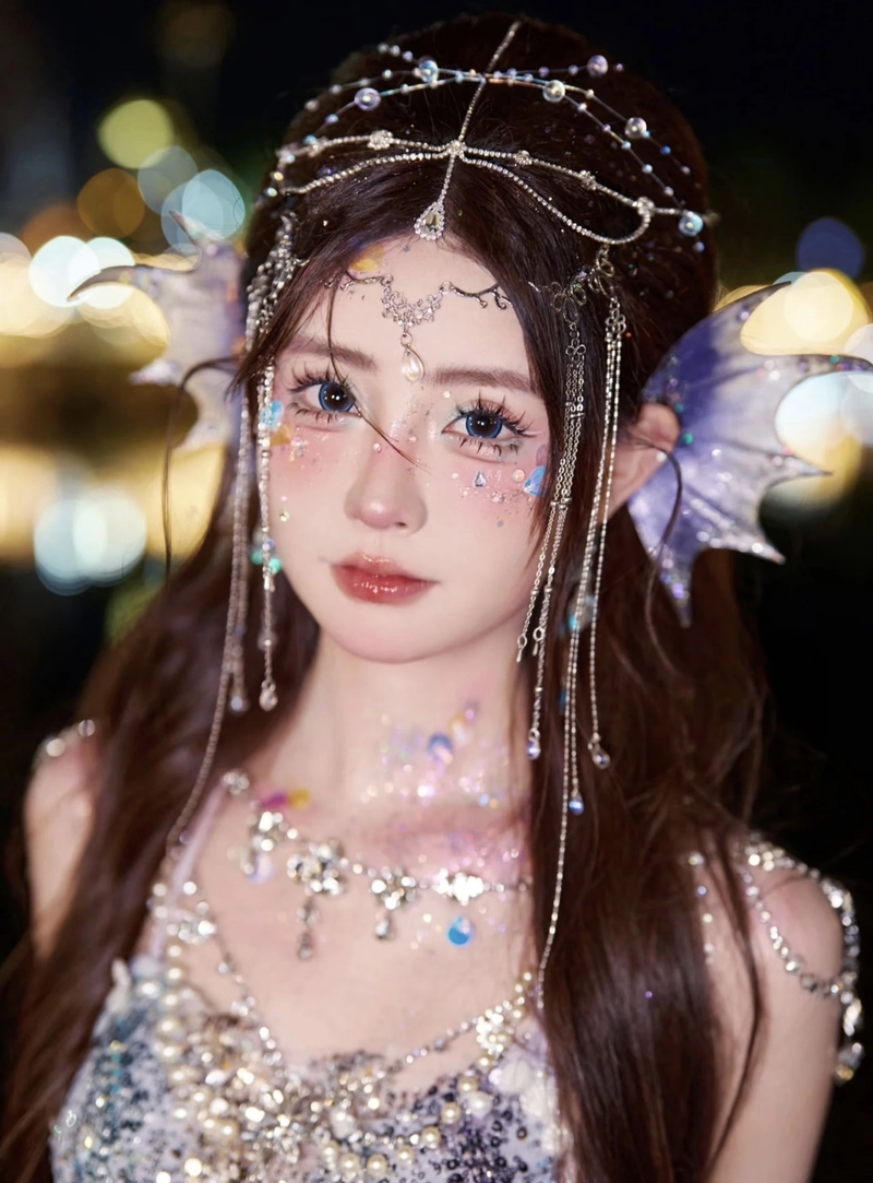 Hình tay tạo dáng nàng tiên cá cosplay mềm mại uyển chuyển