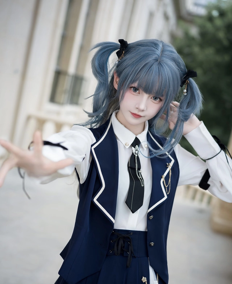 Hình trang phục cosplay nữ sinh với màu sắc hài hòa