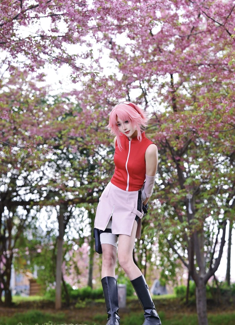 Hình trang phục đỏ nổi bật cosplay Sakura