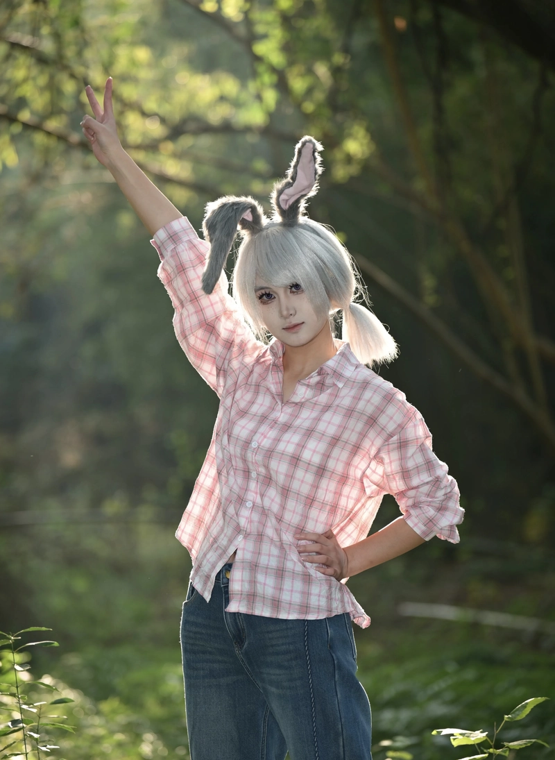 Hình trang phục thỏ cosplay với màu sắc hài hòa nhẹ