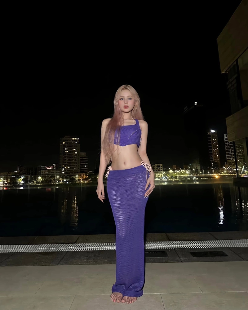 Hình xoài non mặc bikini tím sang trọng