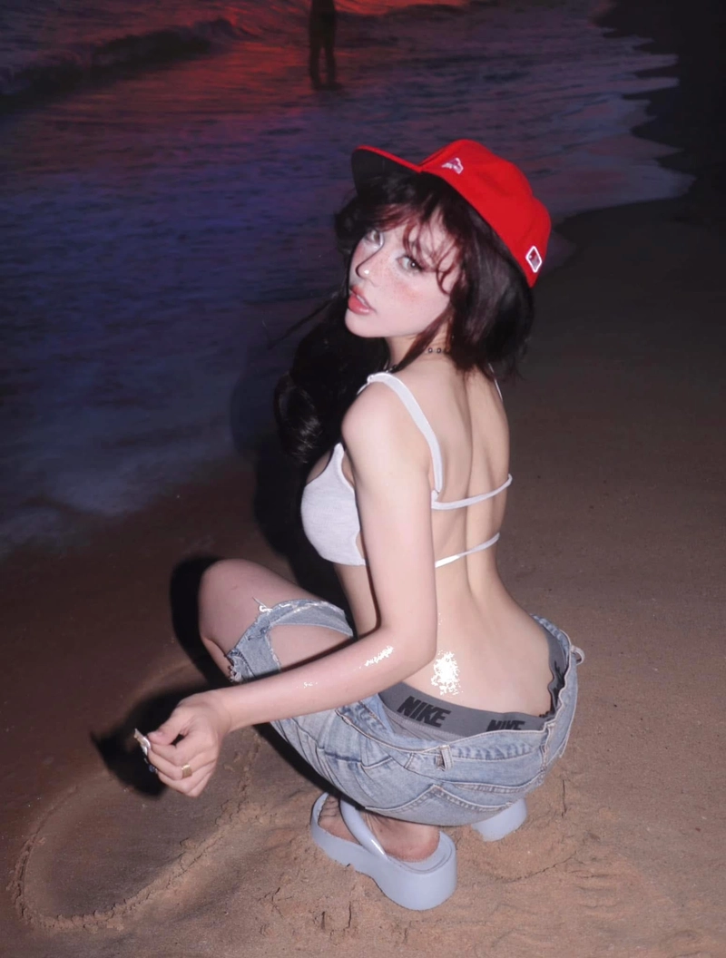 Hot girl Bảo Khuyên bikini tạo dáng ấn tượng riêng