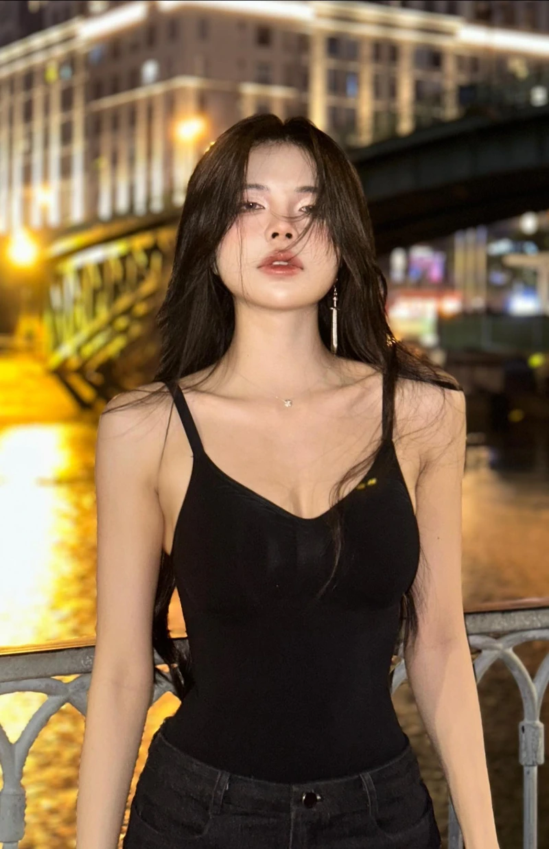Hot girl Mai Dora mặc bikini gợi cảm thu hút ánh nhìn