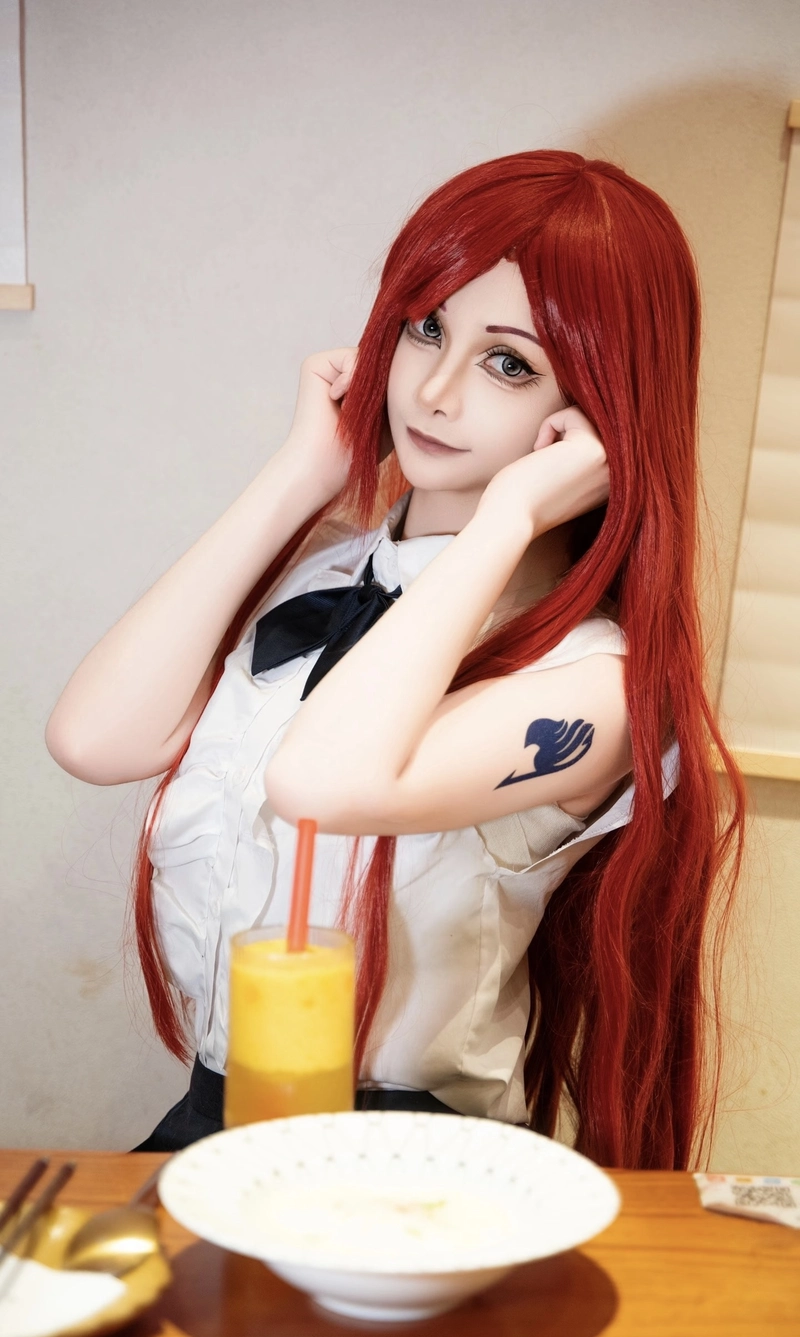 Khoảnh khắc anime nữ đẹp cùng cosplay Erza