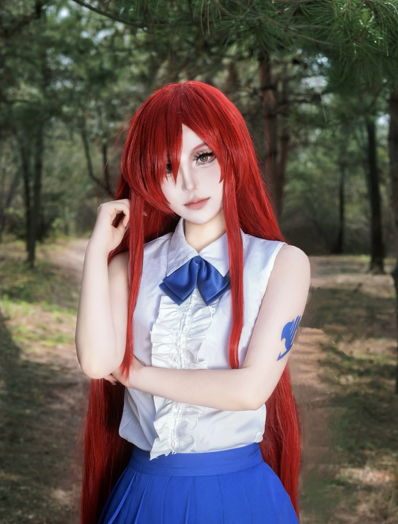 Khoảnh khắc cosplay Erza tạo dáng nhẹ nhàng