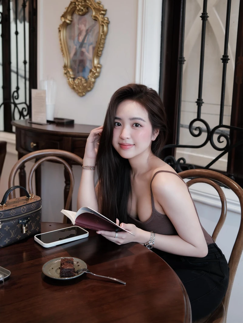 Không khí mùa hè làm nổi bật Lê Phương Anh bikini sexy