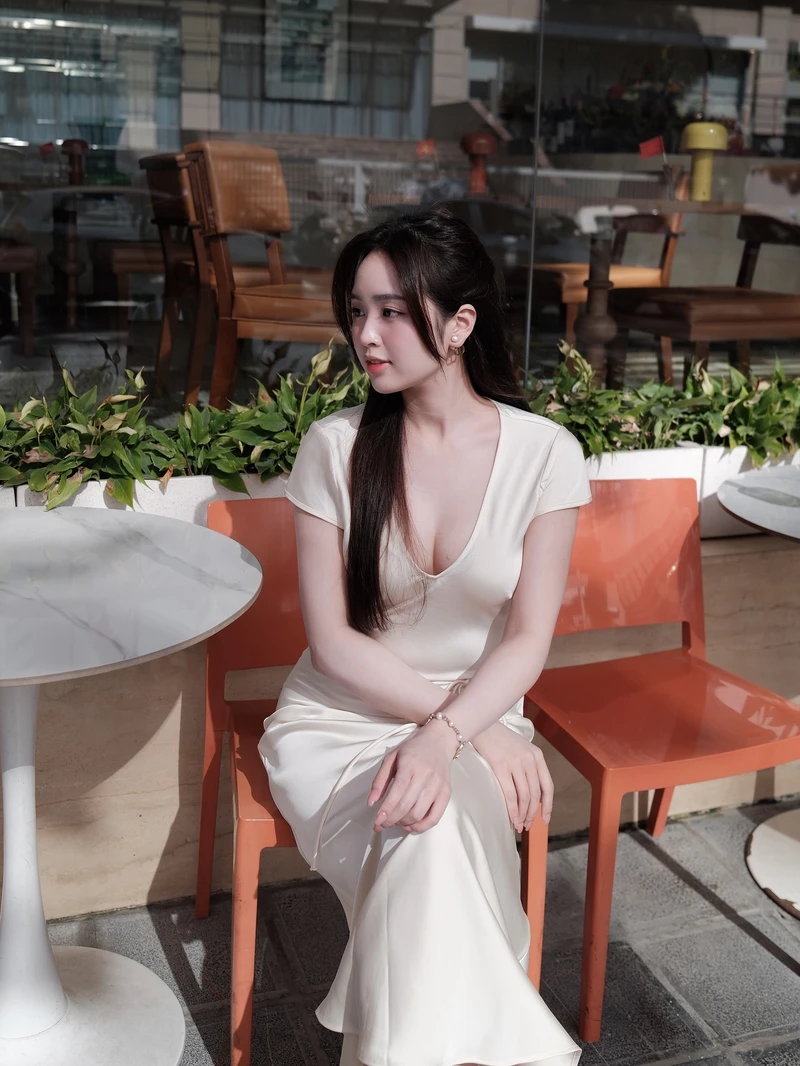 Lê Phương Anh bikini sexy thu hút với vóc dáng cân đối