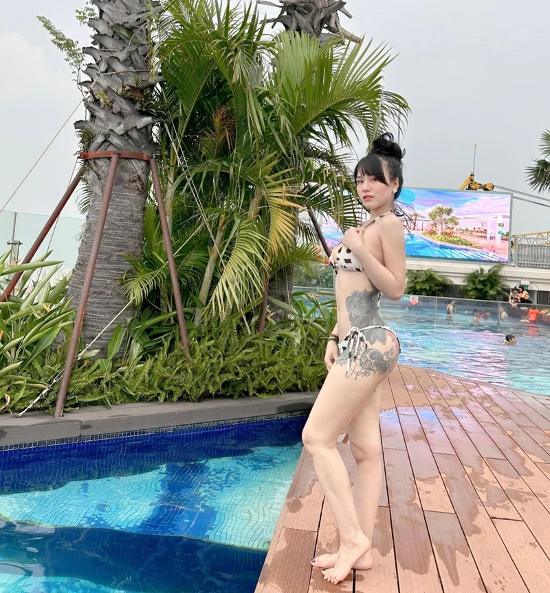 Linh Miu bikini nổi bật cùng nét đẹp trưởng thành quyến rũ