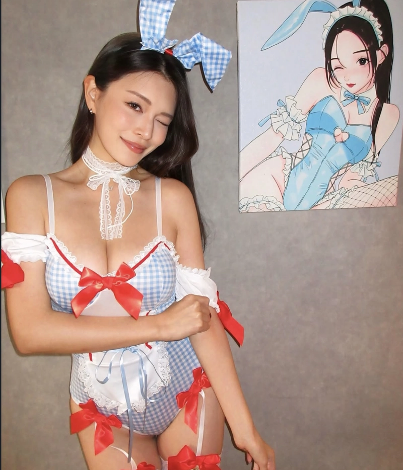 Mary tachibana mặc bikini thỏ trắng