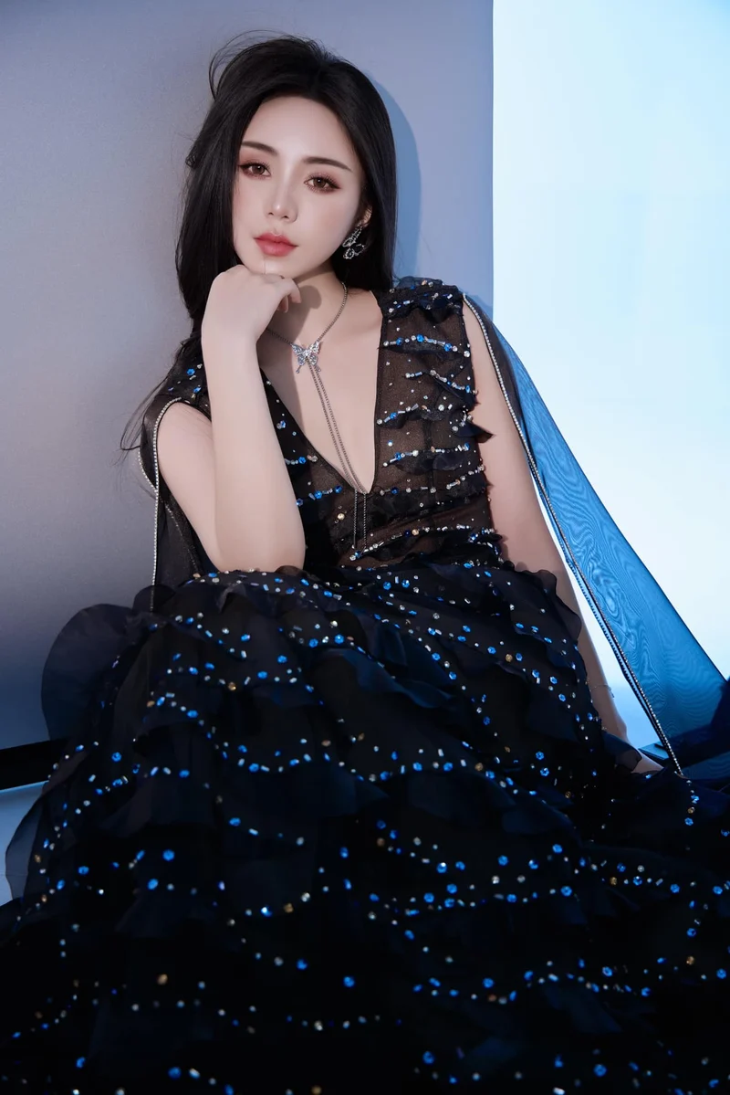 Mỹ nhân Quỳnh Kool sexy khoe đường cong hoàn mỹ cuốn hút