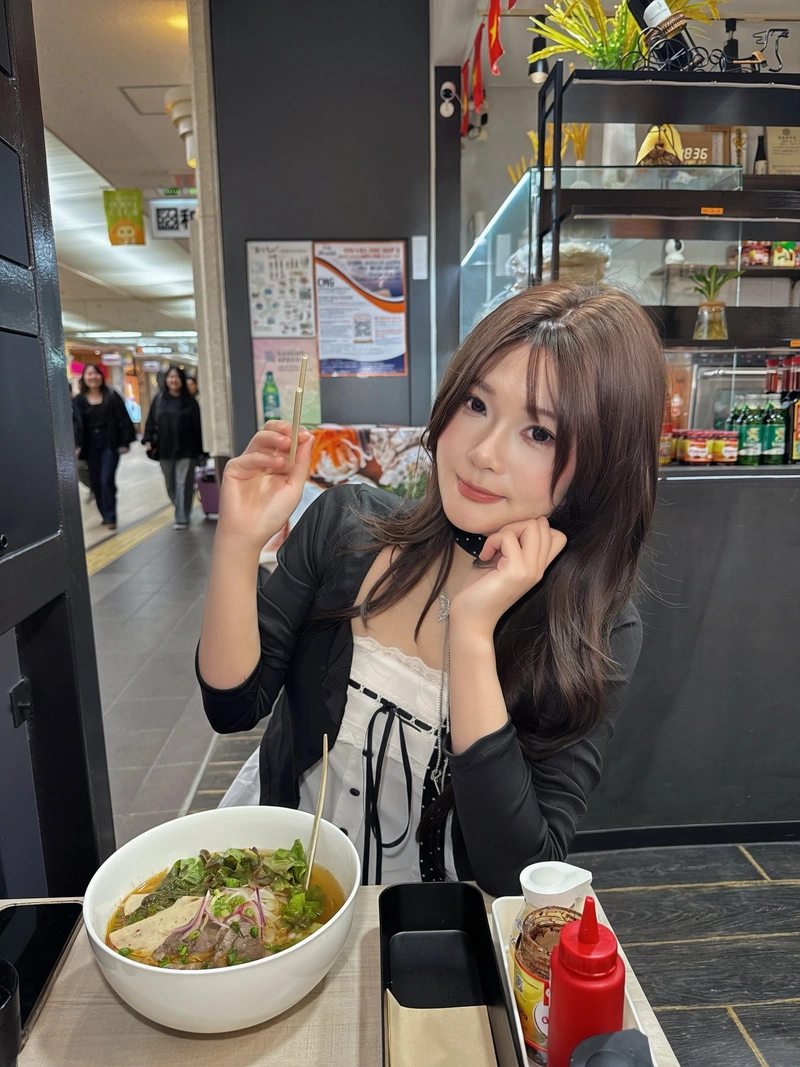 Nàng 2k5 diện đồ bơi sexy khoe da ngăm khỏe khoắn