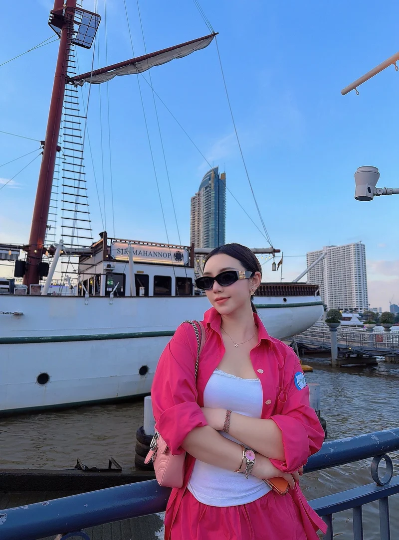 Nàng Quỳnh Kool bikini hồng ngọt ngào cực kỳ hấp dẫn