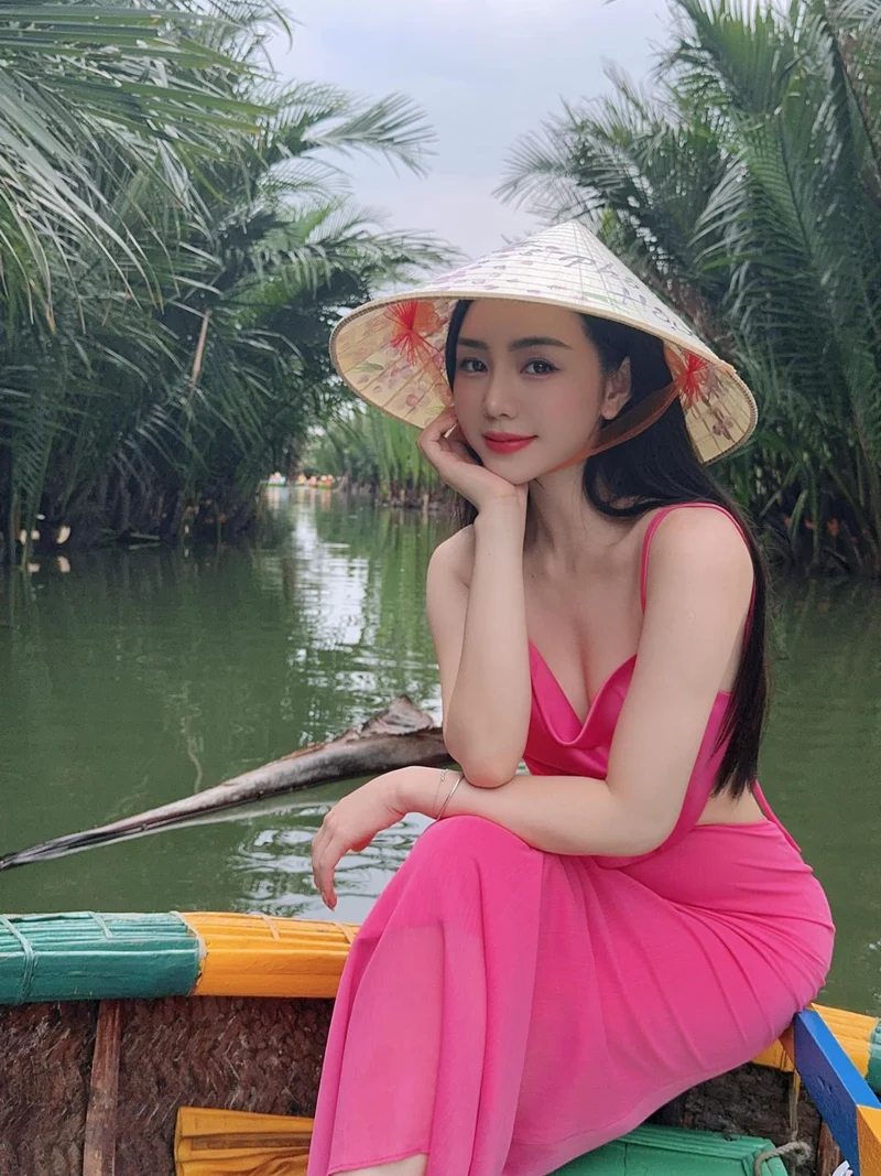 Nàng Quỳnh Kool sexy mặc bikini gợi cảm đầy mê hoặc