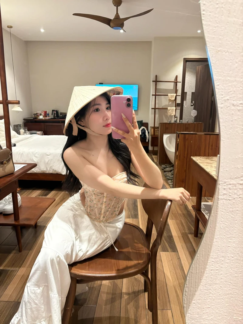 Nàng gái xinh mlem mặc bikini gợi cảm cực hấp dẫn