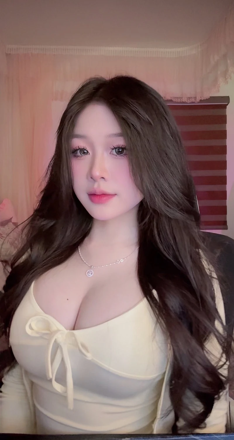 Nàng hot girl xinh nóng bỏng phong cách bikini