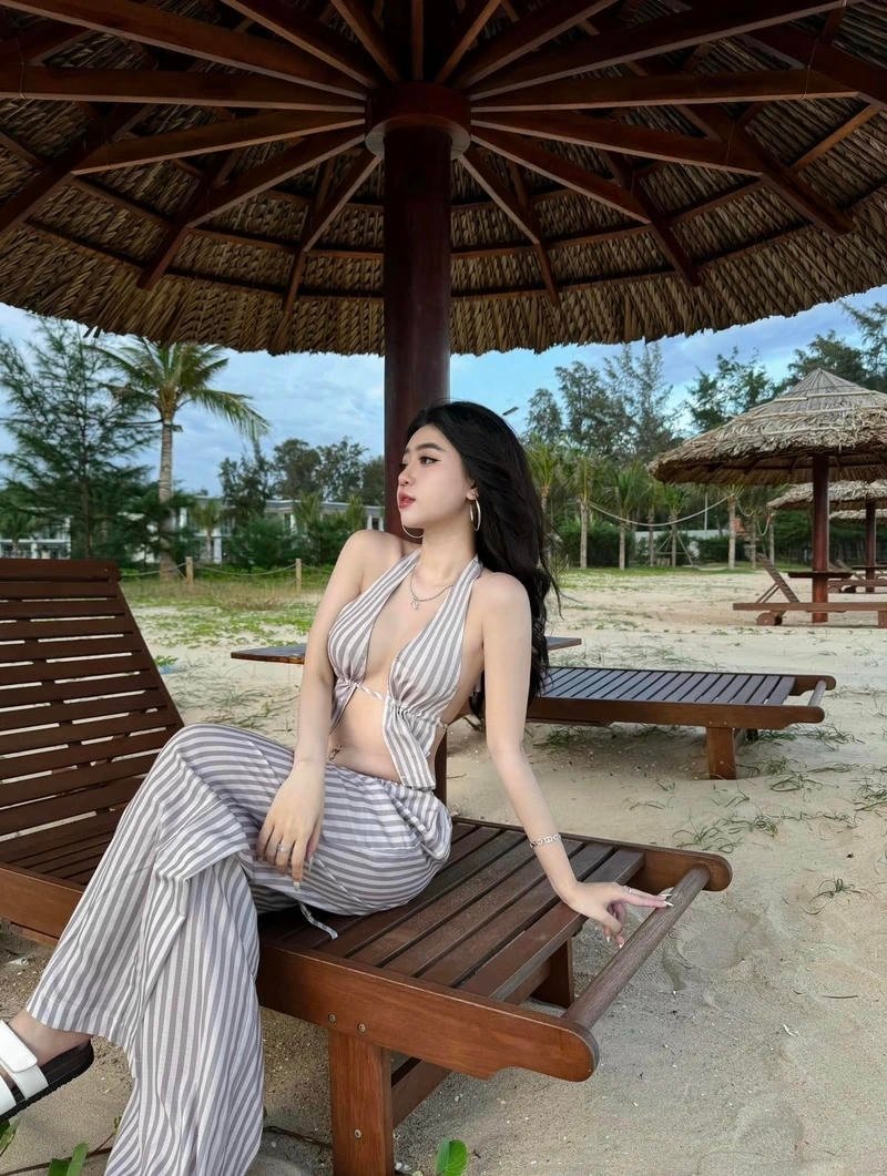 Nét đẹp nữ tiktoker mặc bikini sexy với thần thái cuốn hút