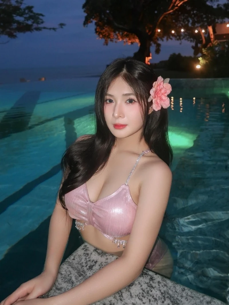 Nét quyến rũ của Quỳnh Alee trong bộ bikini đen