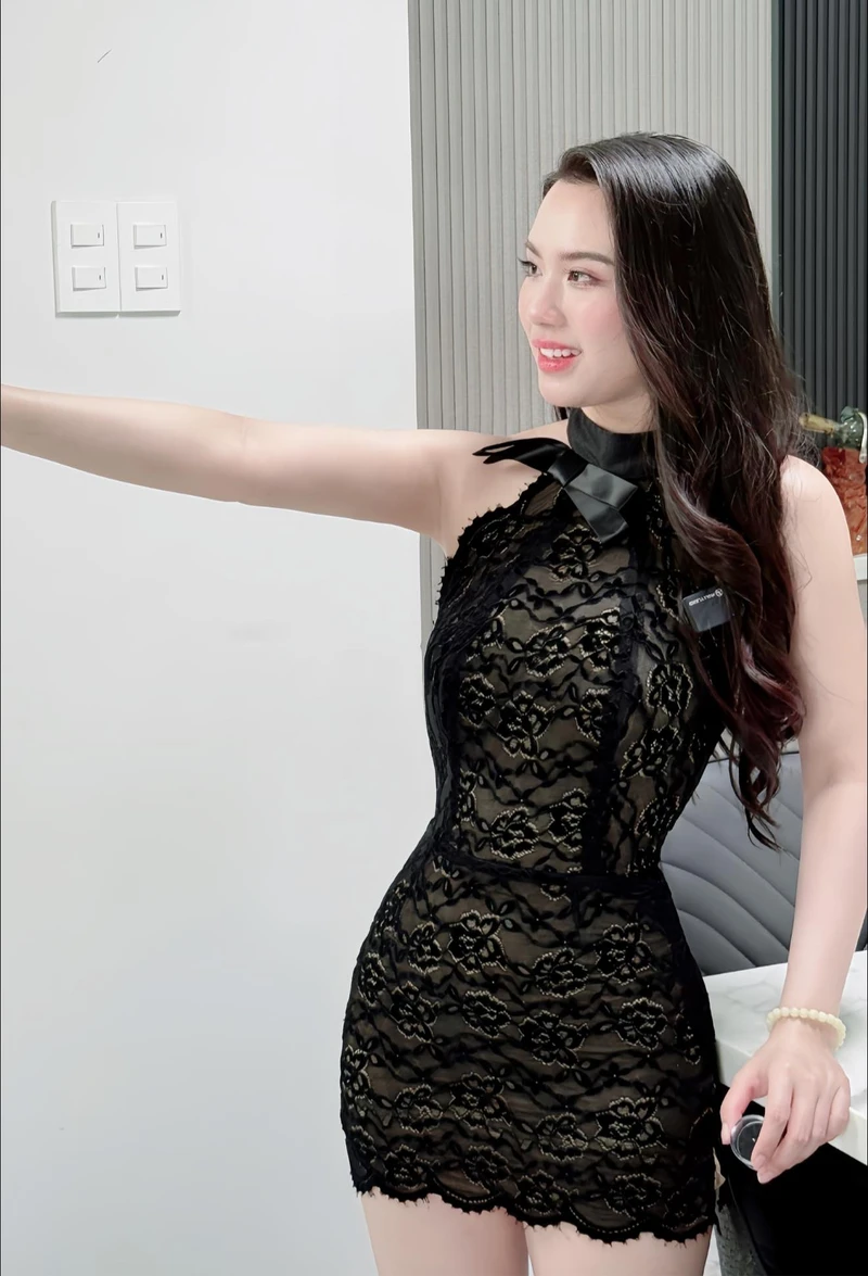 Nhan sắc trưởng thành giúp Linh Miu bikini thêm nổi bật
