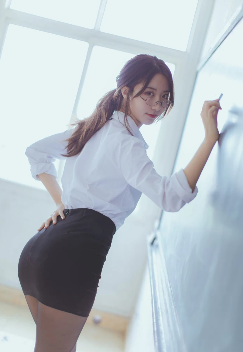 Nóng bỏng mê hoặc cuốn hút hình sex cô giáo viên