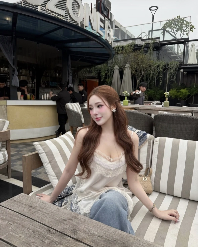 Nụ cười gái xinh mang lại sự tích cực