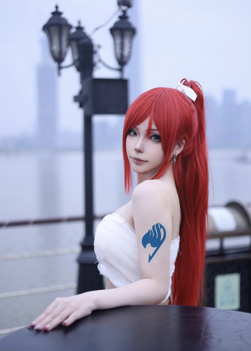 Phong thái cổ điển cuốn hút cùng cosplay Erza