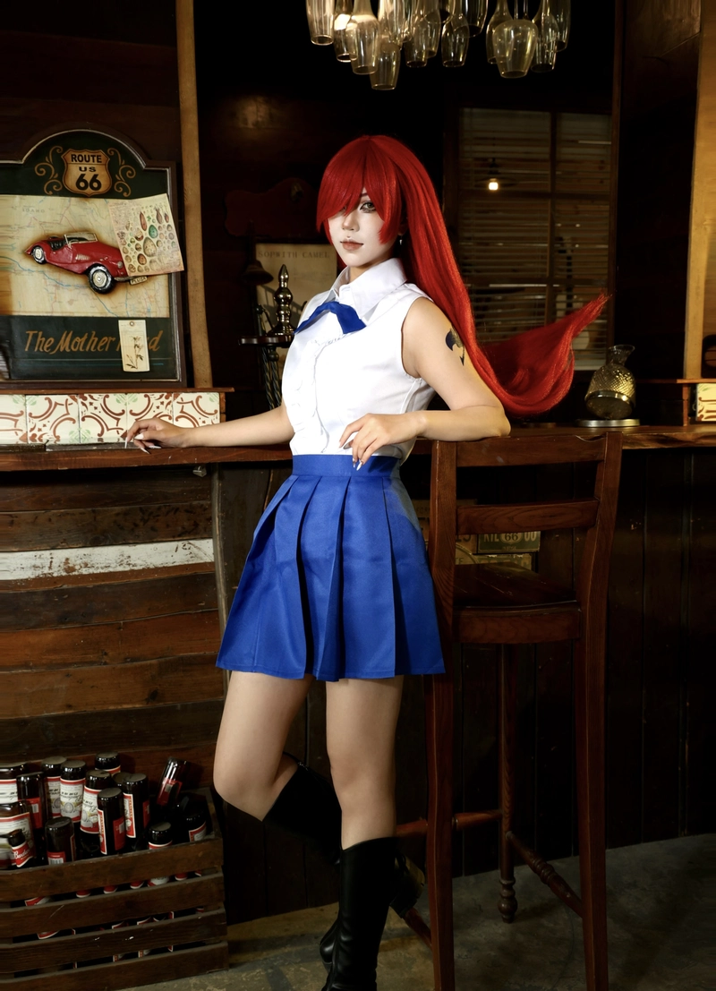 Phong thái lạnh lùng đẹp cùng cosplay Erza