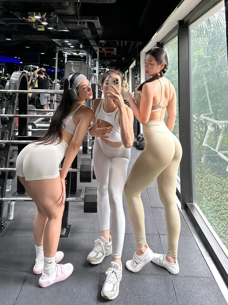 Quyến Rũ Gợi Tình Nóng Bỏng Hình Gym