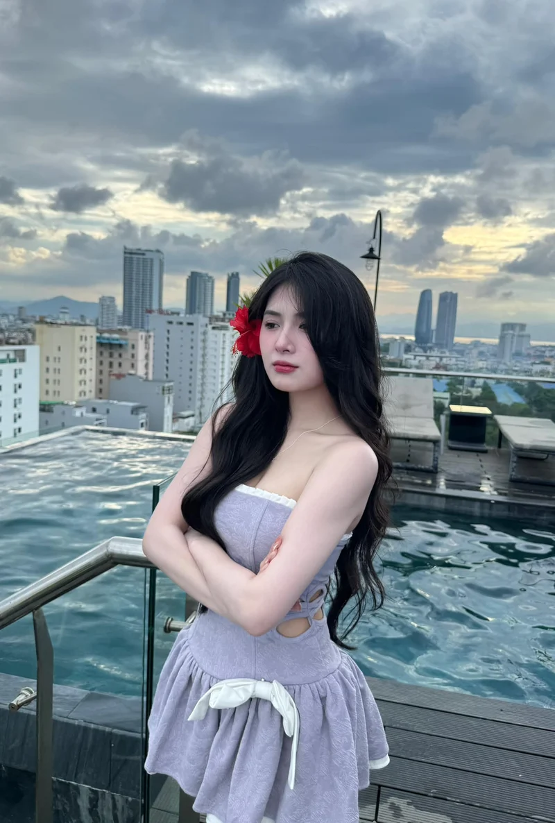 Quỳnh Alee phong cách bikini sexy đầy cuốn hút