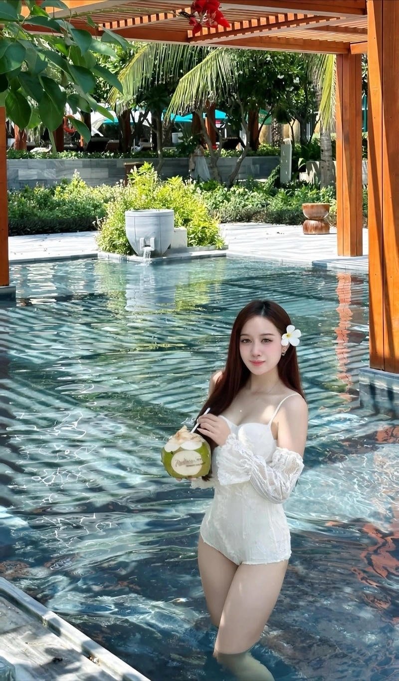 Tải hình gái xinh mặc bikini cho màn hình máy tính